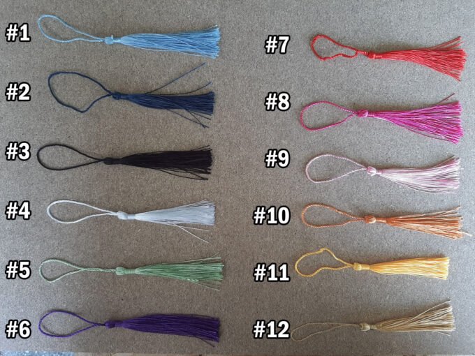 Bookmark tassels in variable colours