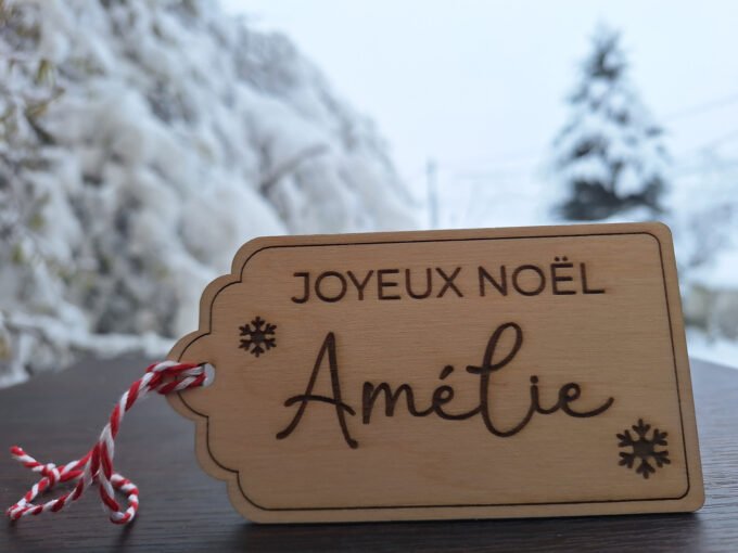 Christmas gift name tag with messaging in French